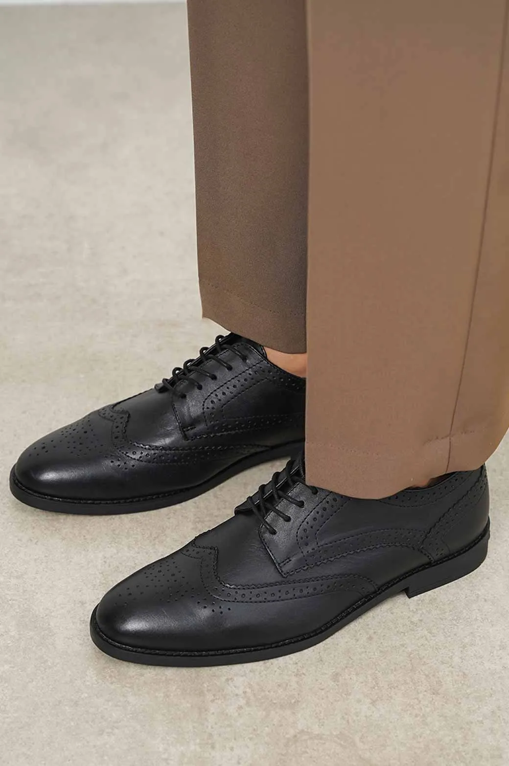 CLASSIC LEATHER BROGUES