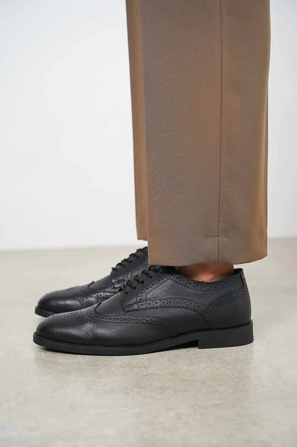 CLASSIC LEATHER BROGUES