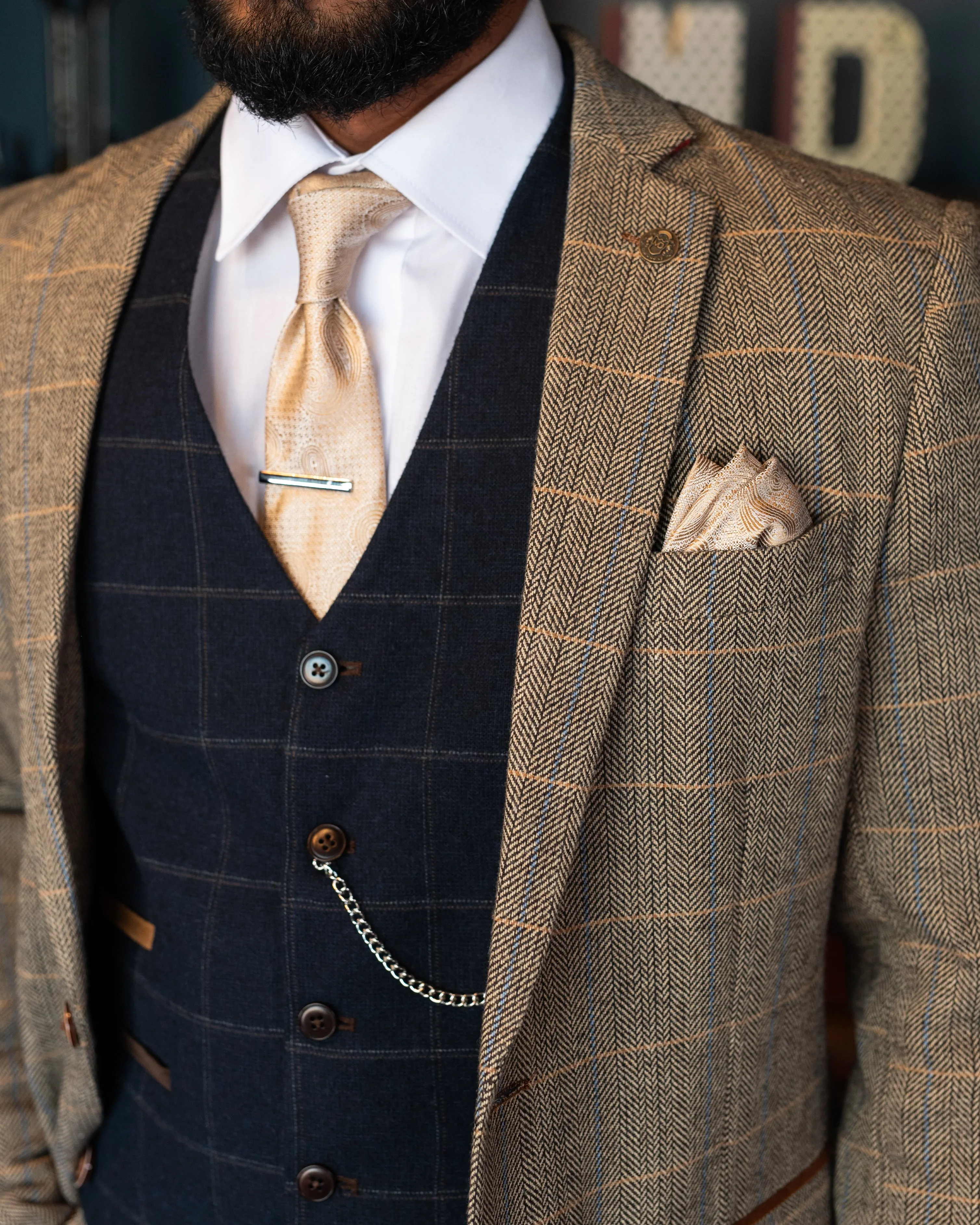 Ted with subtle check Mix and match Look